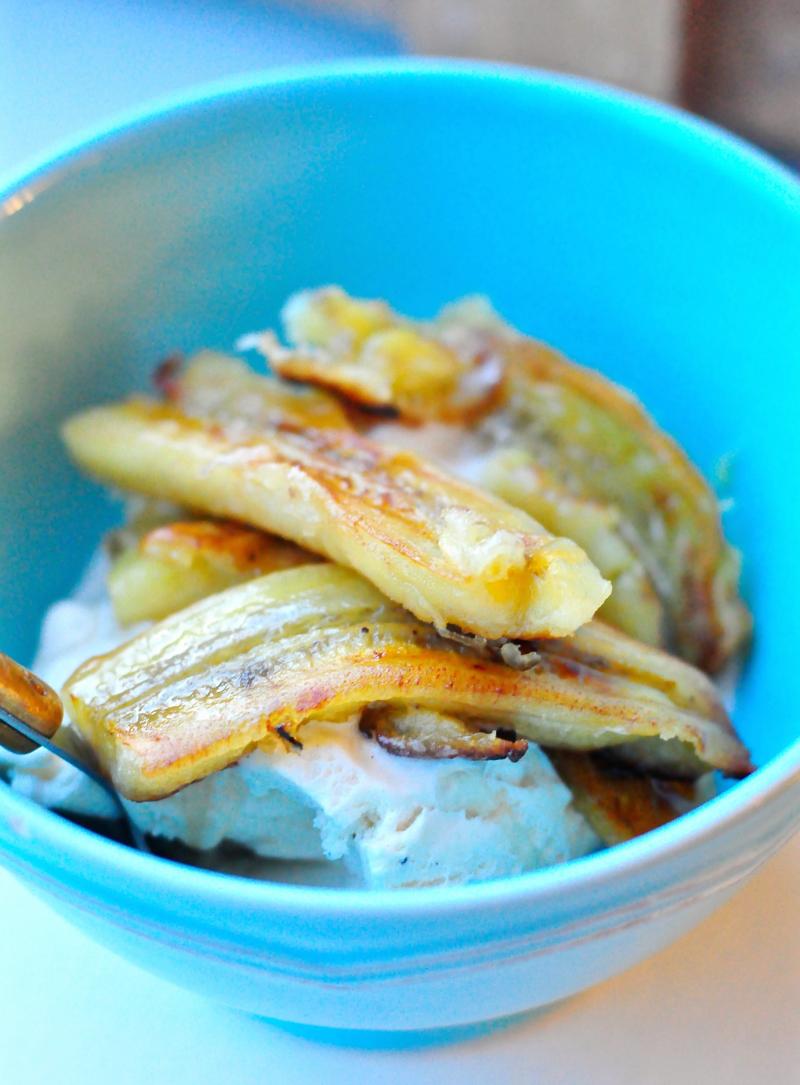 Easy Rum & Coconut Oil Caramelized Bananas